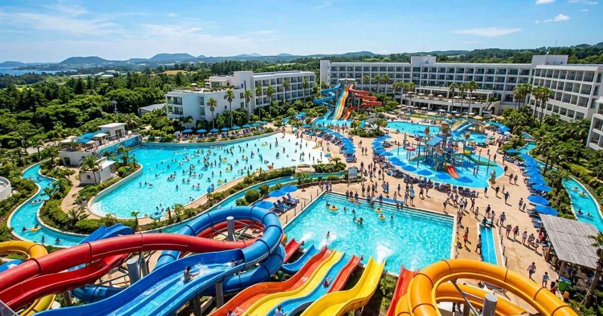 Thrilling water slides and indoor pools at a Wisconsin Dells waterpark resort.